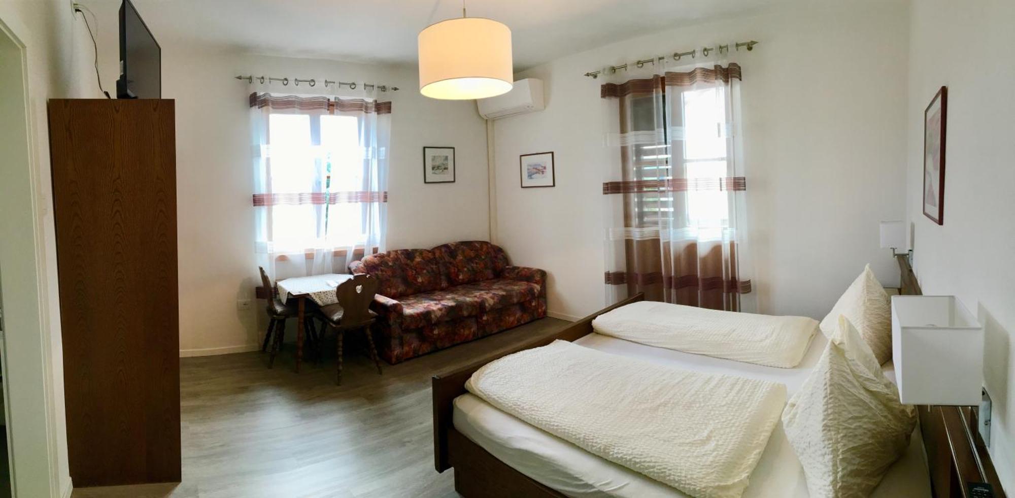 Garni Guflhof Bed & Breakfast Caldaro Phòng bức ảnh